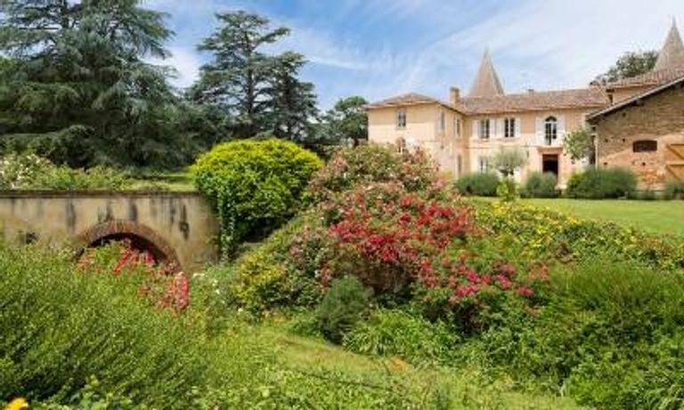garden and a chateau in France