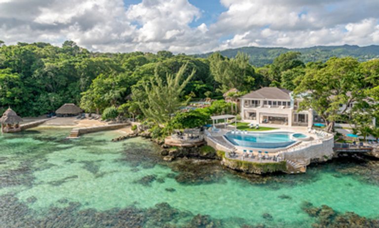 Villa on the Jamaican coastline amongst forests