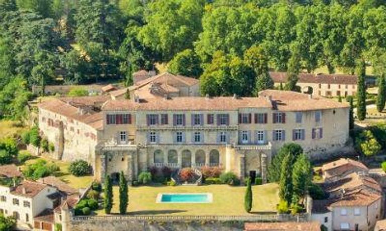 Large chateau amongst countryside