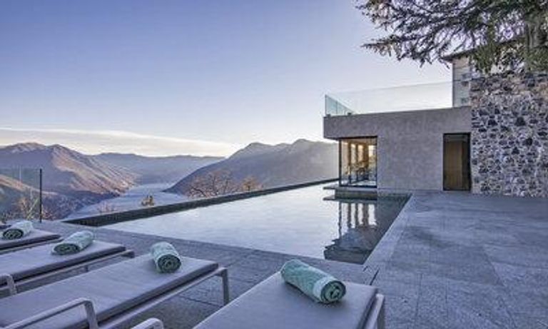 Villa with infinity pool over an Italian Lake
