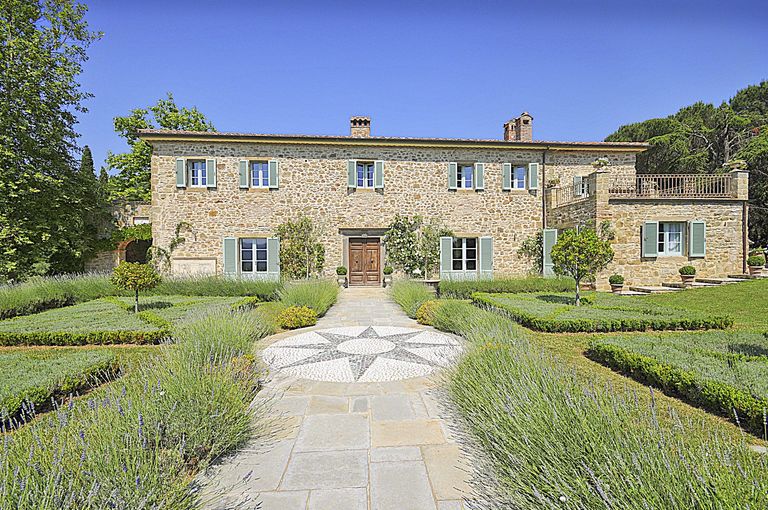 Front of villa in Tuscany